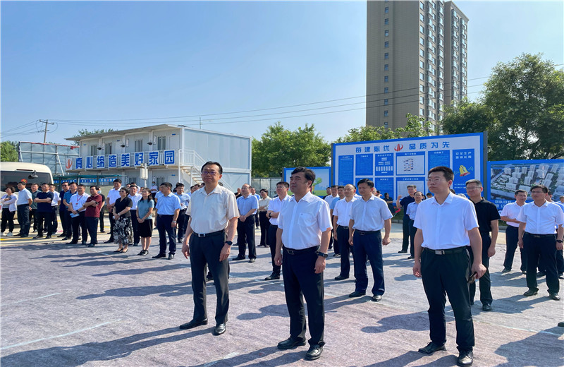 2022年7月24日，青岛市委常委、胶州市委书记张新竹一行莅临中天建设集团胶东分公司绿城凤起潮鸣A区项目工地，对项目现场进行实地观摩。